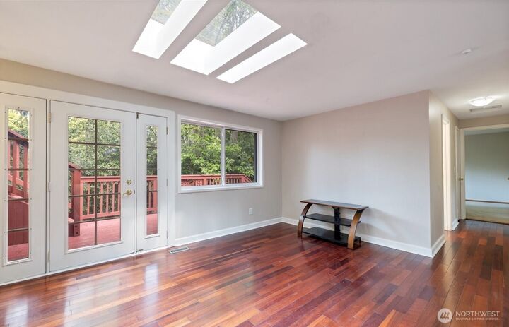 Property Photo:  9120  209th Avenue NE  WA 98053 