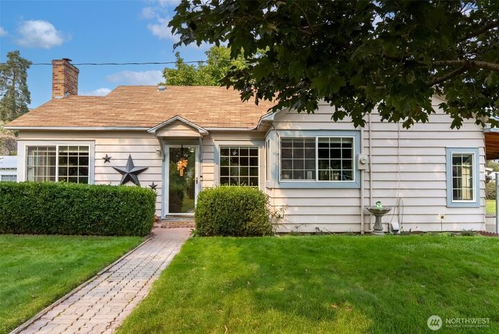Property Photo:  211 S Granite Street  WA 98841 