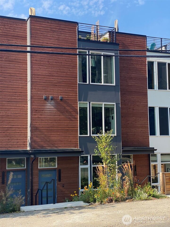 13735  35th Avenue NE B  Seattle WA 98125 photo