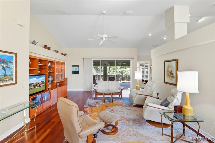 Property Photo: 201 W Romany Loop FL 34465