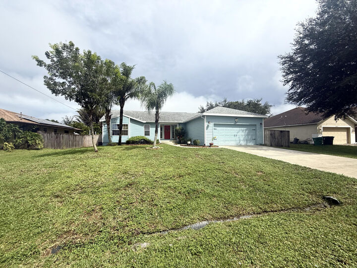 Property Photo:  2509 SW Cooper Lane  FL 34984