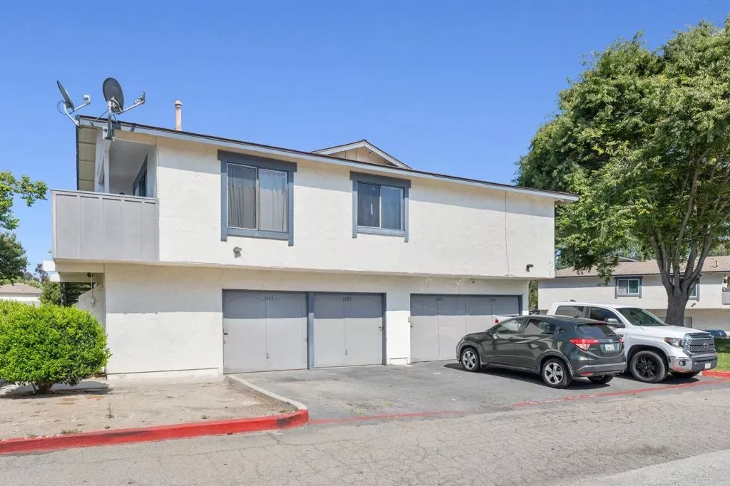 Property Photo:  3423 Del Este Way  CA 92056 