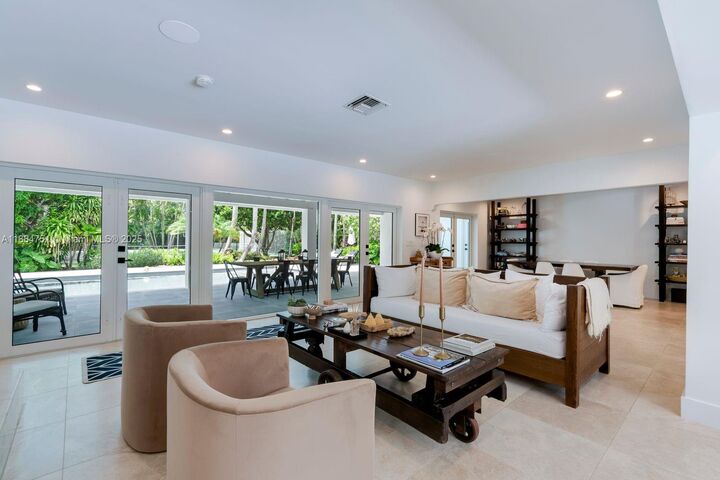 Property Photo: 6140 SW 121st St FL 33156