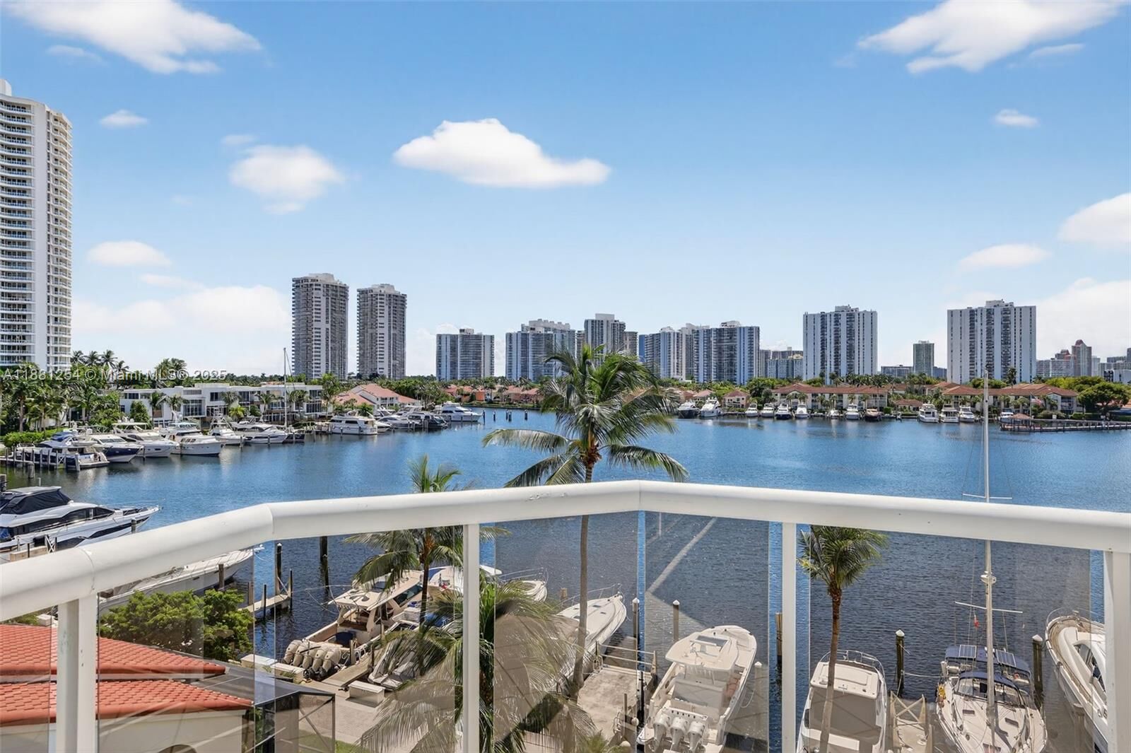 Property Photo: 3610 Yacht Club Dr 508 FL 33180