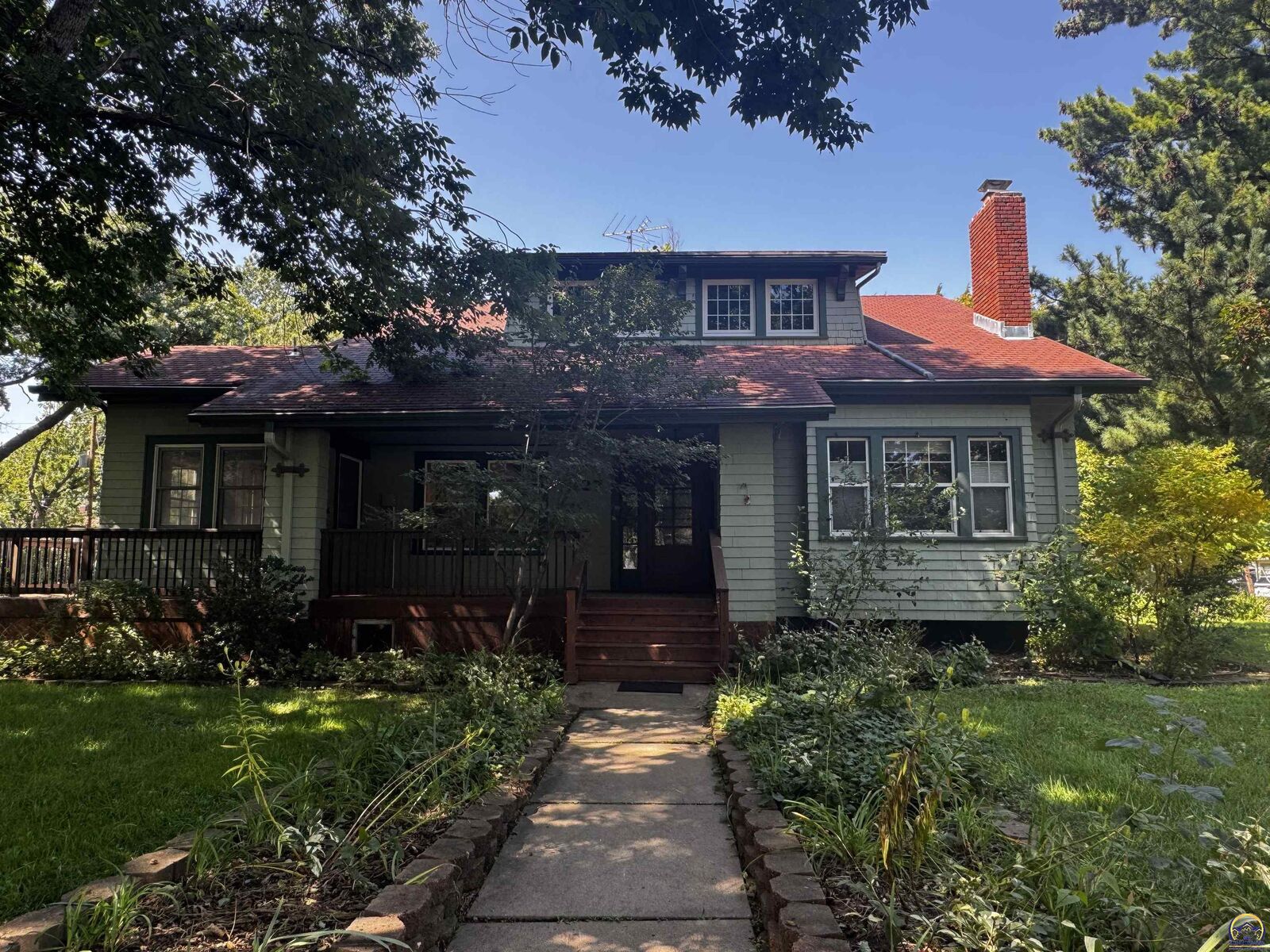 Property Photo:  1427 Neosho St  KS 66801 