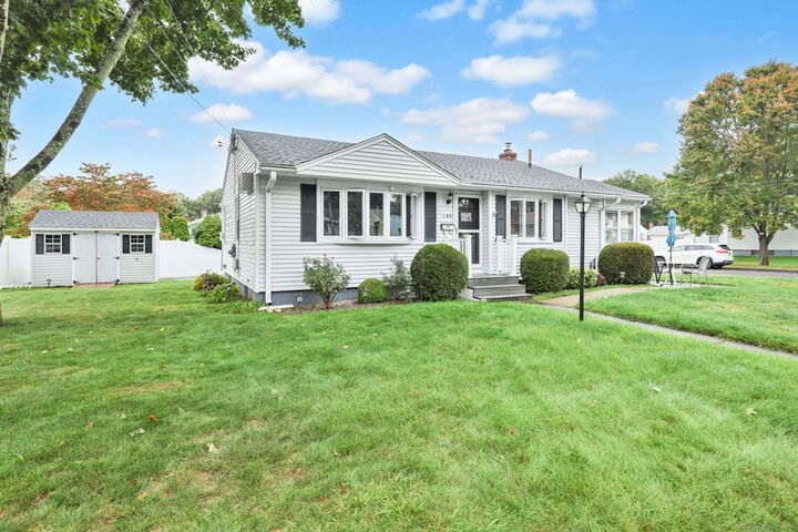 Property Photo:  164 Roxbury Road  CT 06118 