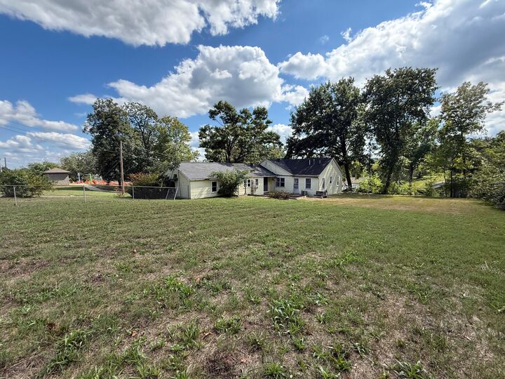 Property Photo:  413 Halstead Street  MO 65775 