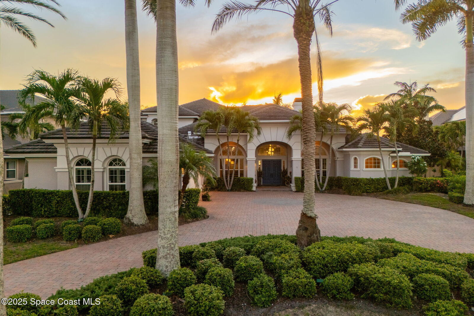 Property Photo:  327 Lansing Island Drive  FL 32937 