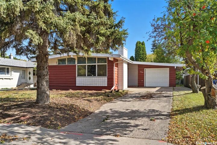 Property Photo:  1805 Madden Avenue  SK S7H 3M7 
