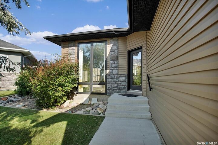 Property Photo: 424 Lyle Crescent SK S0K 4S1