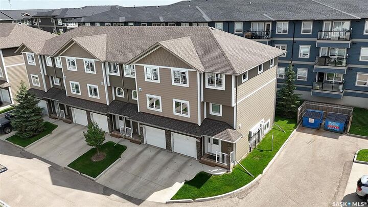 Property Photo:  212 Willis Crescent 401  SK S7T 0R7 