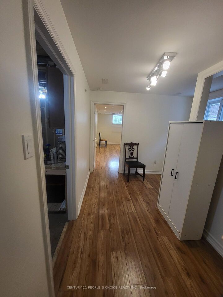 Photo de la propriété:  146 Duncanwoods Drive Bsmt  ON M9L 2E3 