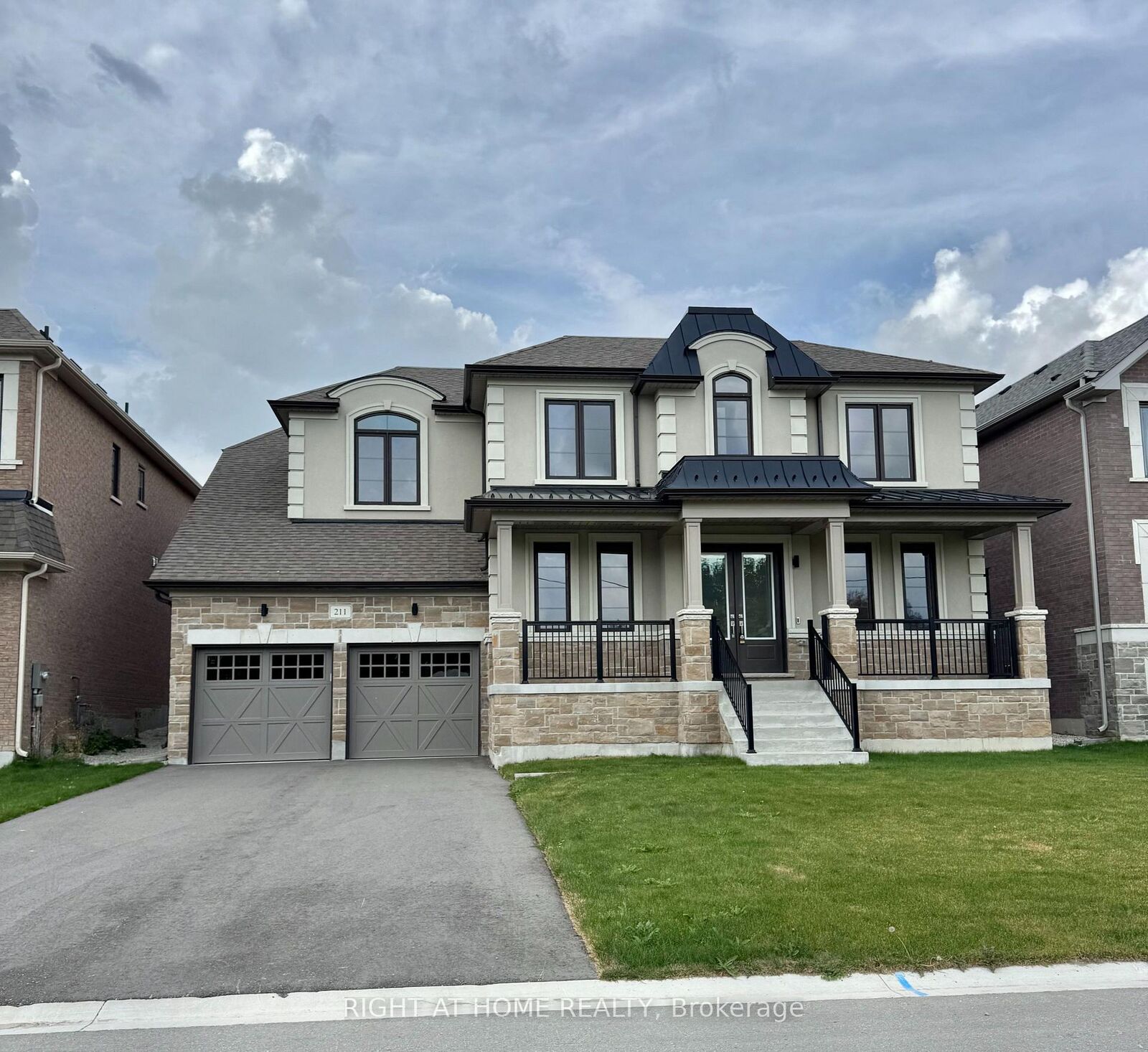 Property Photo:  211 Sutherland Street S  ON L0M 1S0
