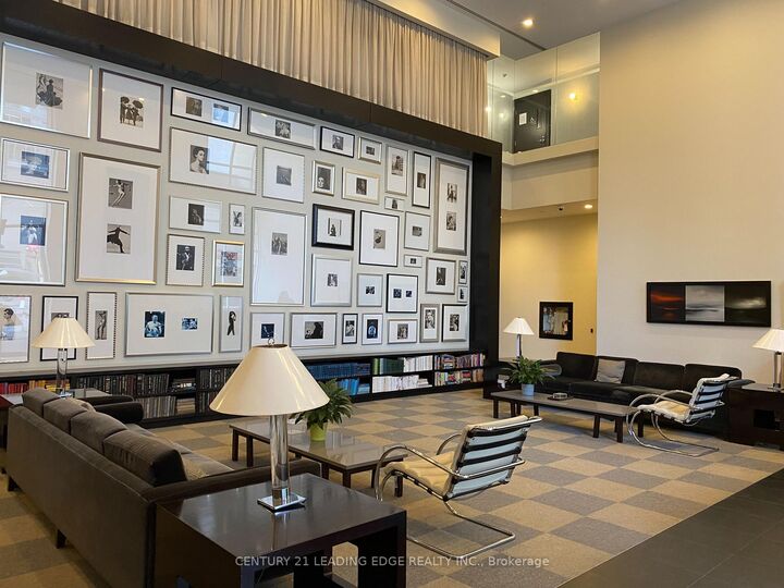 Property Photo:  438 King Street W 1018  ON M5V 3T9 