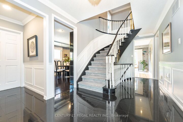 Photo de la propriété: 36 Lindemann Street ON L3T 5M8