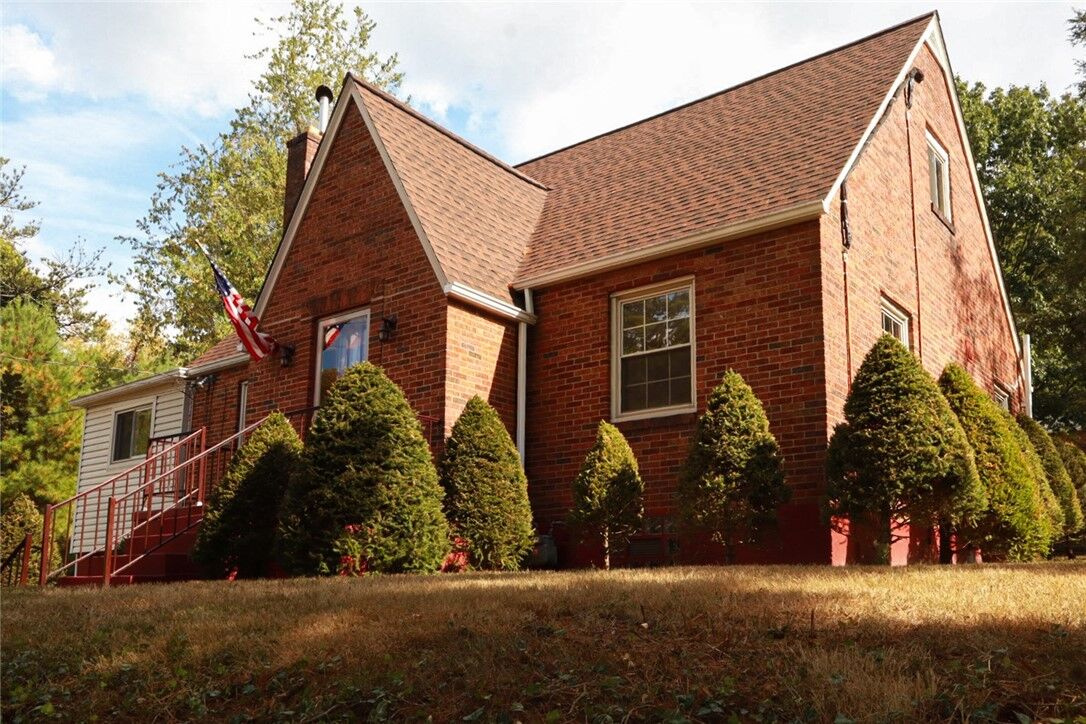 Property Photo:  345 Siebert Rd  PA 15237 