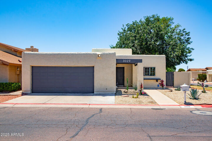 Property Photo: 3029 W Sierra Street AZ 85029