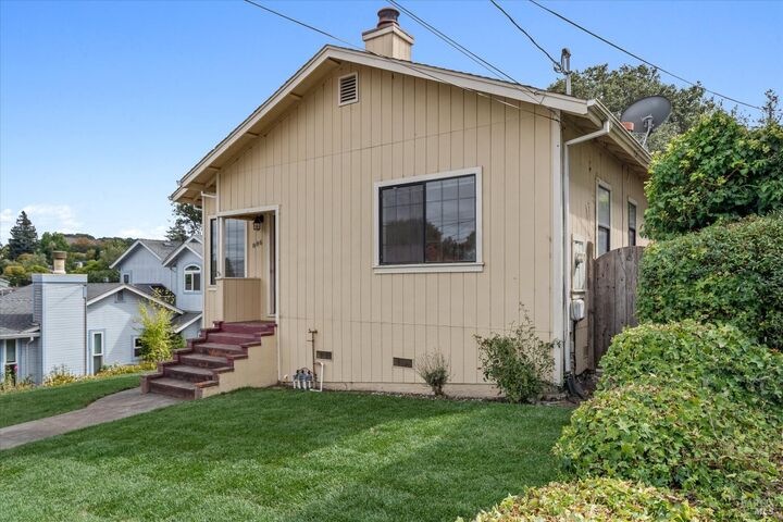Property Photo:  886 Olive Street  CA 94952 