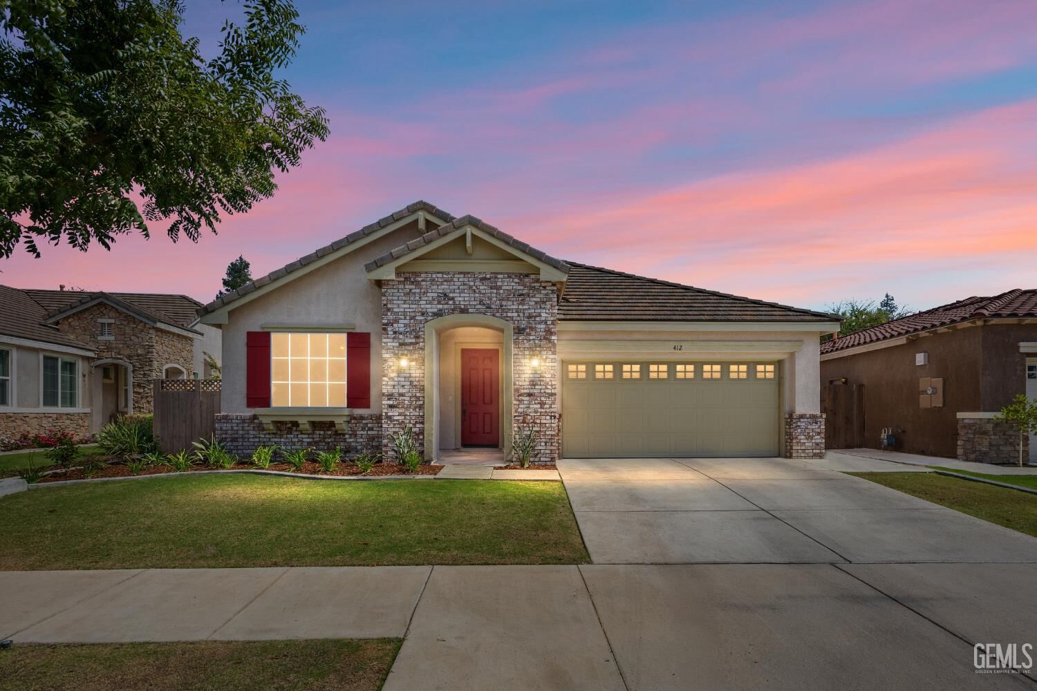 Property Photo: 412 Hollyhill Drive CA 93312