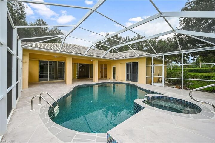 Property Photo: 11810 Woodshire Cir FL 33913