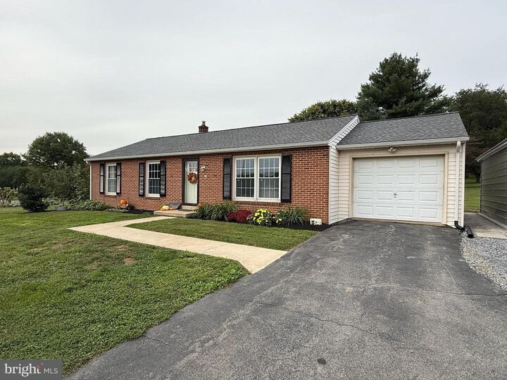 Property Photo:  440 Scotland Road  PA 17566 