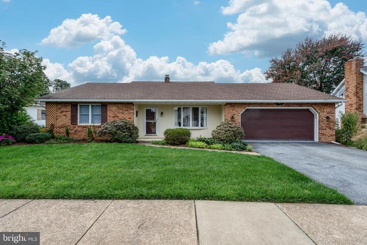 116 Huyard Avenue  New Holland PA 17557 photo