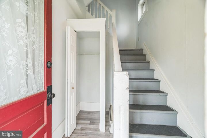 Property Photo:  231 W Washington Avenue 2nd Floor  NJ 08049 
