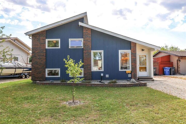 56 Corliss Crescent  Winnipeg MB R2C 4S6 photo