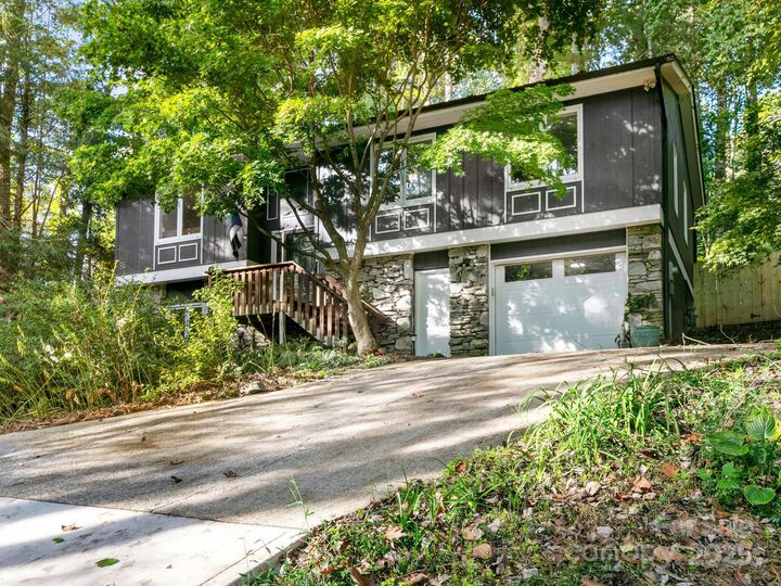 Property Photo:  18 Mayfair Place  NC 28704 
