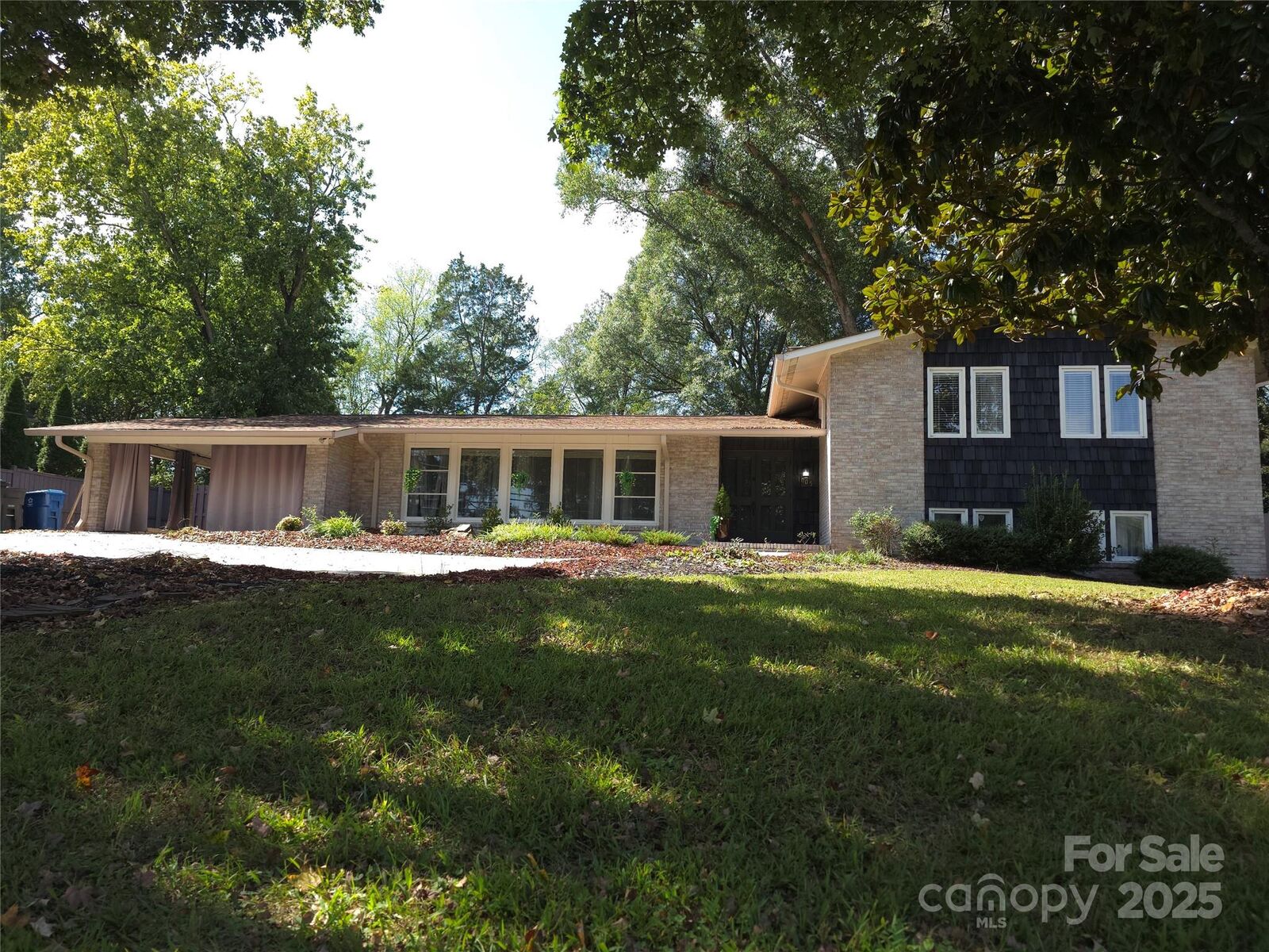 Property Photo:  1005 Mocksville Avenue  NC 28144 