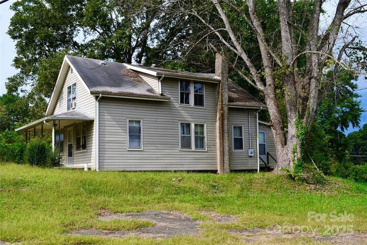 Property Photo:  218 Hudgins Street  NC 28752 