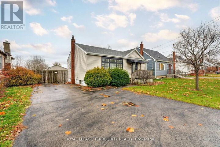 Property Photo:  739 Upper Gage Avenue  ON L8V 4J9 