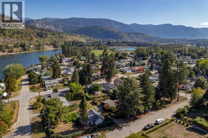 Property Photo:  205 6th Avenue  BC V1N 1T1 