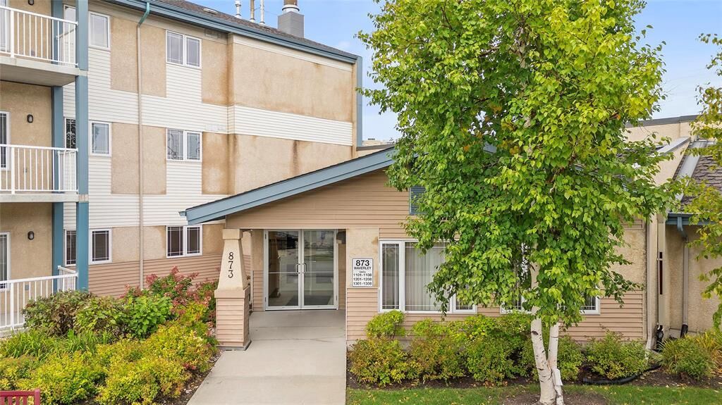 Property Photo:  873 Waverley Street  MB R3P 6C6 