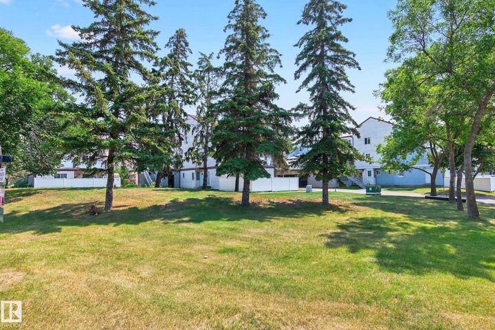 Property Photo:  37 Lancaster Terrace NW  AB T5X 5S3 