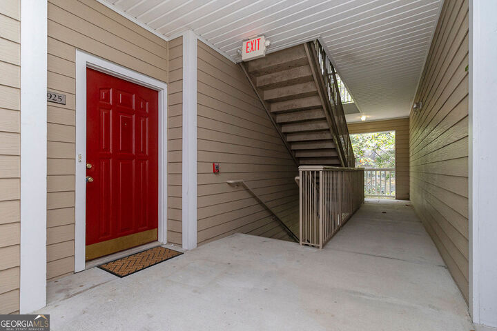 Property Photo: 925 Sandringham Drive GA 30004