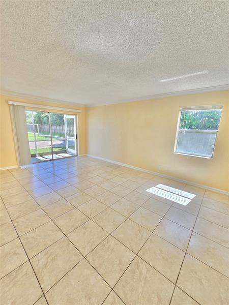 Property Photo:  104 SE 10th St 101  FL 33441 