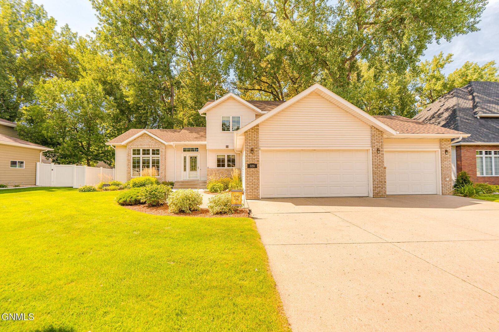 Property Photo:  328 Napa Loop  ND 58504