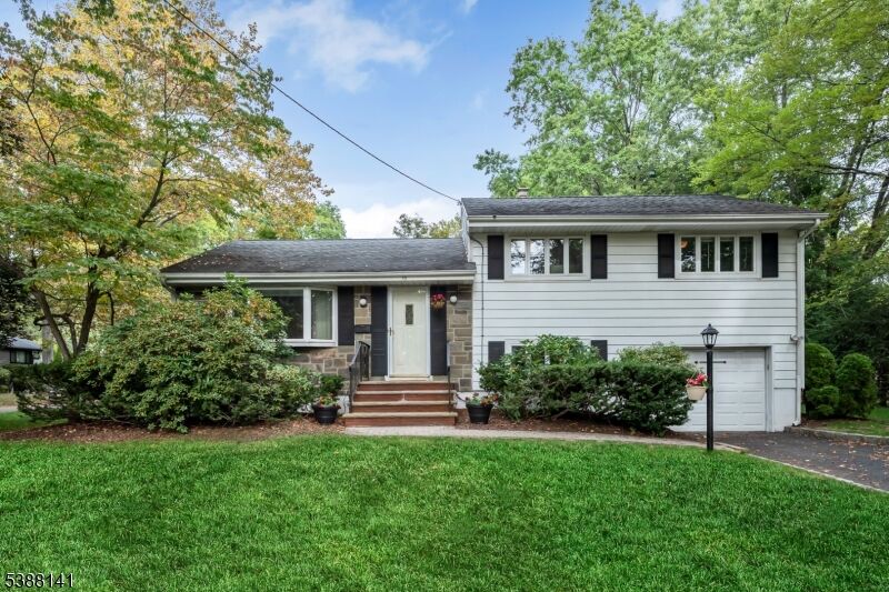 Property Photo:  15 Linden Rd  NJ 07423 