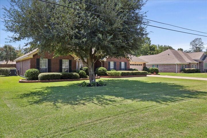 Property Photo: 701 Dawnwood TX 77632