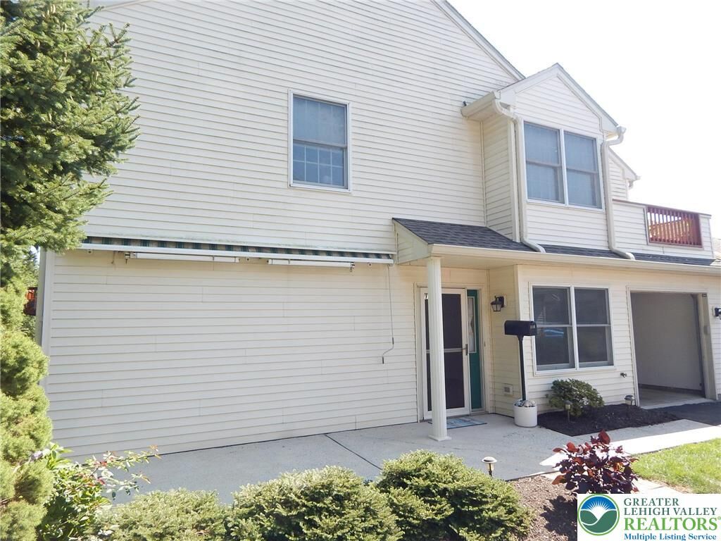 Property Photo:  160 Lindfield Circle  PA 18062 