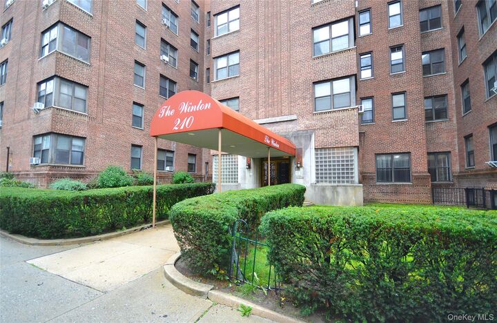 210 Martine Avenue 1H  White Plains NY 10601 photo