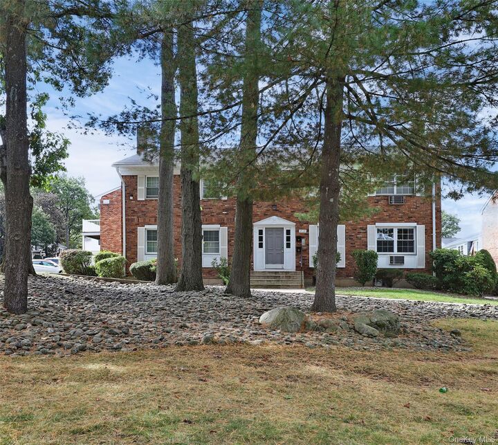 Property Photo:  19 Doxbury Lane  NY 10901 
