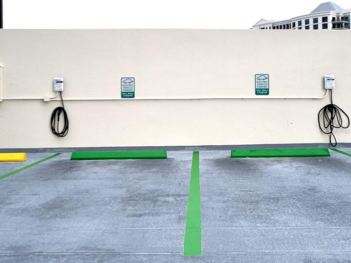 Property Photo:  1255 N Gulfstream Avenue 204  FL 34236