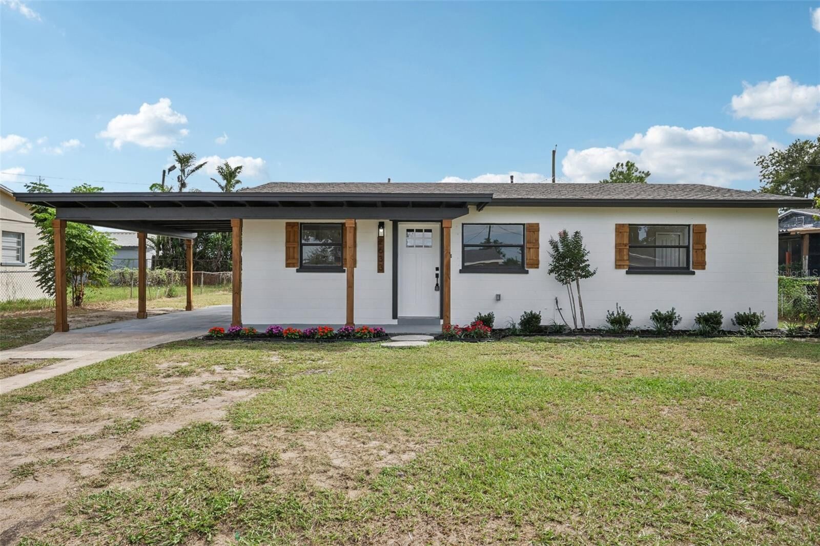 Property Photo: 2633 Royal Drive FL 33801