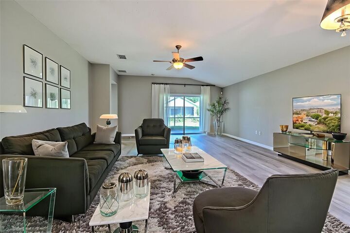 Property Photo:  5046 Gato Del Sol Circle  FL 33544