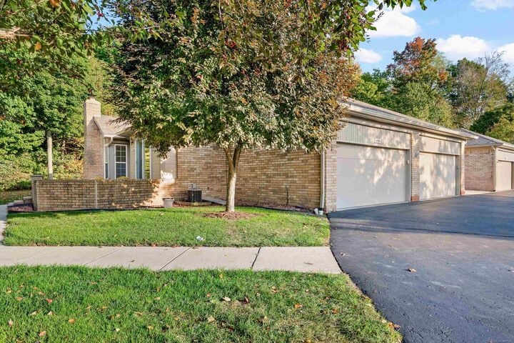 Property Photo:  11301 Black Walnut Court  MI 48094 