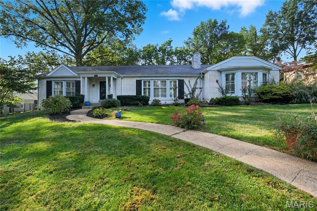 Property Photo: 10 Ladue Hills Drive MO 63132