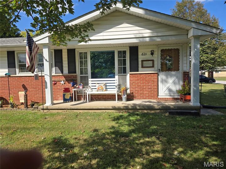 Property Photo: 621 Eiler Road IL 62223