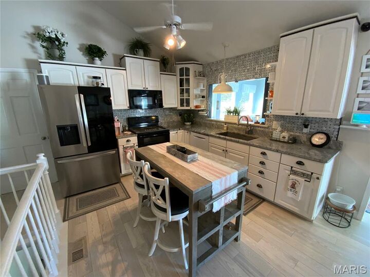 Property Photo:  2048 Willow Trail  MO 63303 